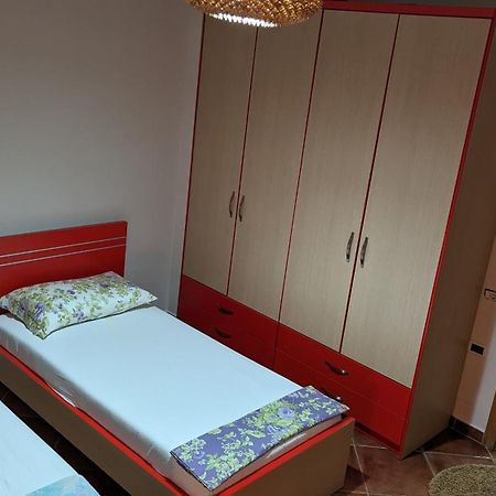 Venus - Cozy Apt With Terrace فلورا المظهر الخارجي الصورة
