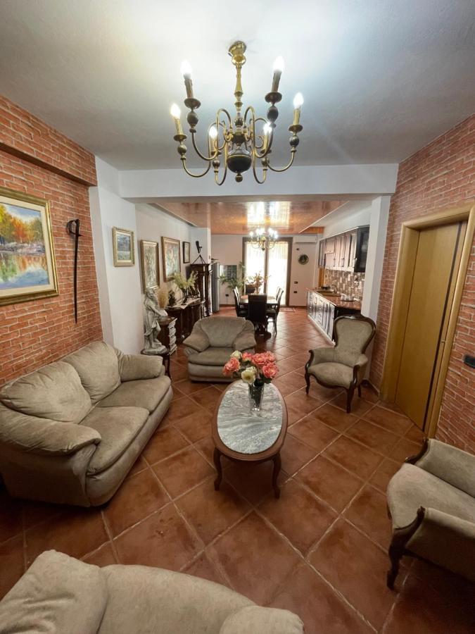 Venus - Cozy Apt With Terrace فلورا المظهر الخارجي الصورة