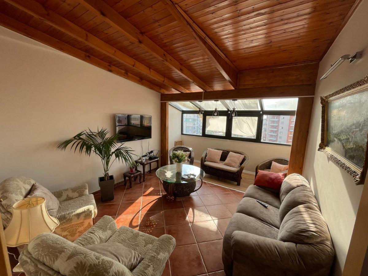Venus - Cozy Apt With Terrace فلورا المظهر الخارجي الصورة