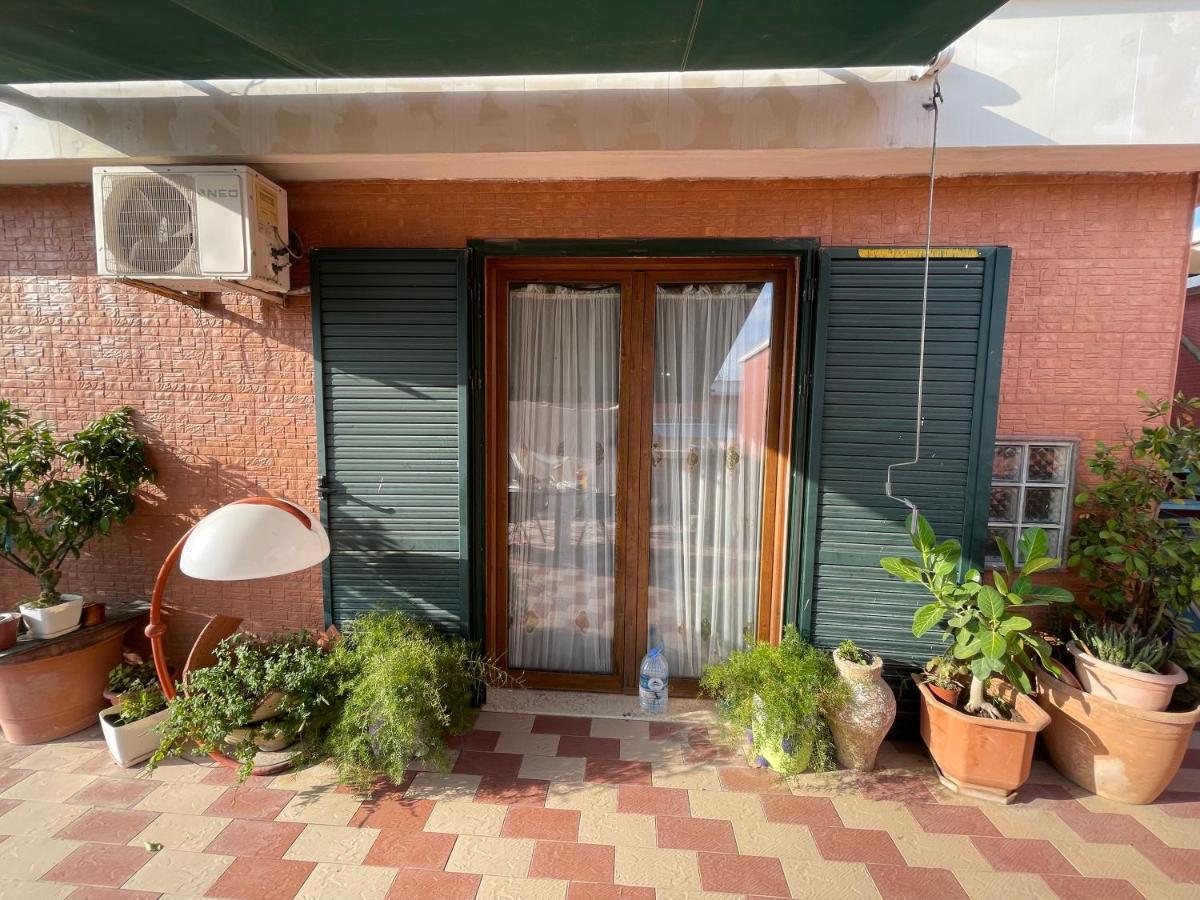 Venus - Cozy Apt With Terrace فلورا المظهر الخارجي الصورة