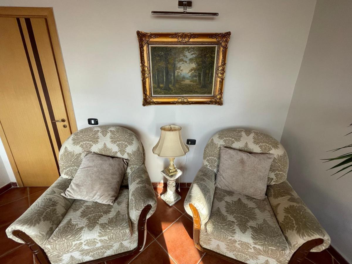 Venus - Cozy Apt With Terrace فلورا المظهر الخارجي الصورة