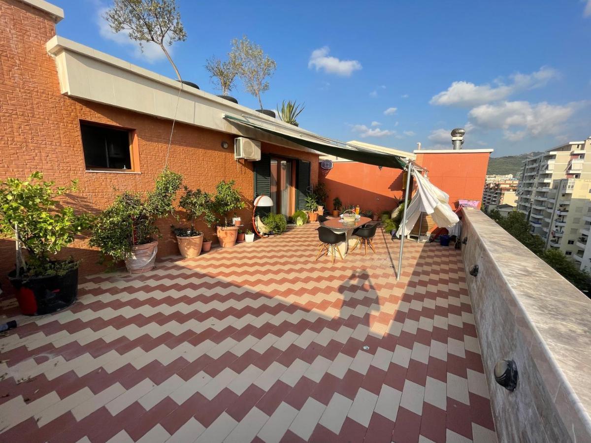 Venus - Cozy Apt With Terrace فلورا المظهر الخارجي الصورة