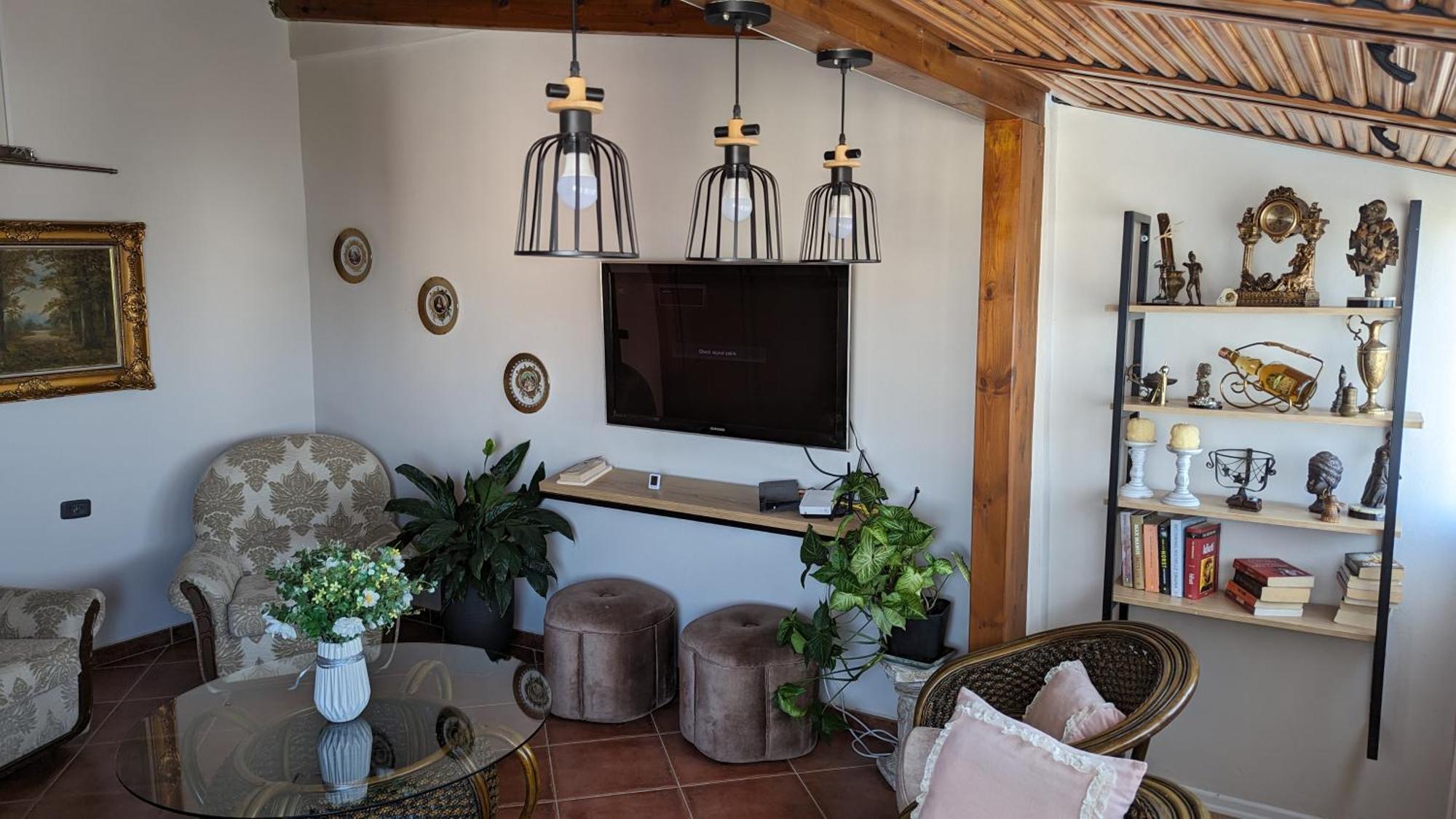 Venus - Cozy Apt With Terrace فلورا المظهر الخارجي الصورة